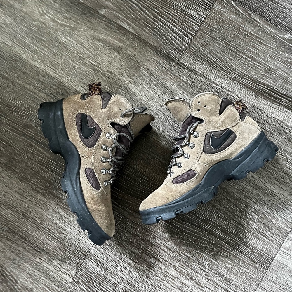 1995 Nike Air ACG Brown Leather Swoosh Lace
Up Hiking Boots